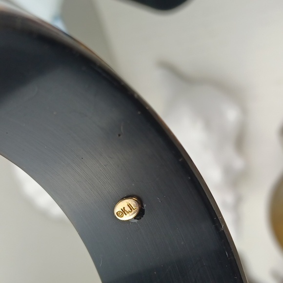 KJL Art Deco Black & Tan Bicone Knife Edge Lucite Bamboo Stamped Bangle Bracelet - Picture 3 of 11